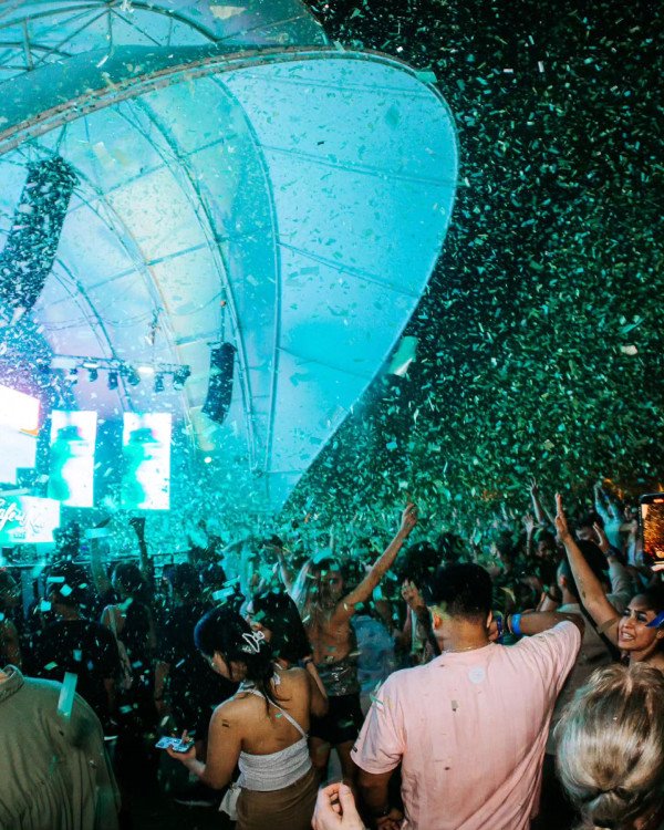 Whats On (6) | Café del Mar Bali